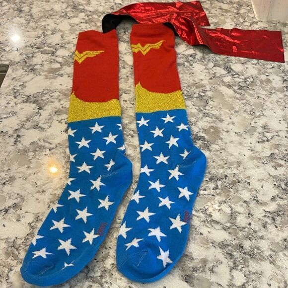 Caped Wonder Woman Socks - DC Comics - Picture 4 of 8